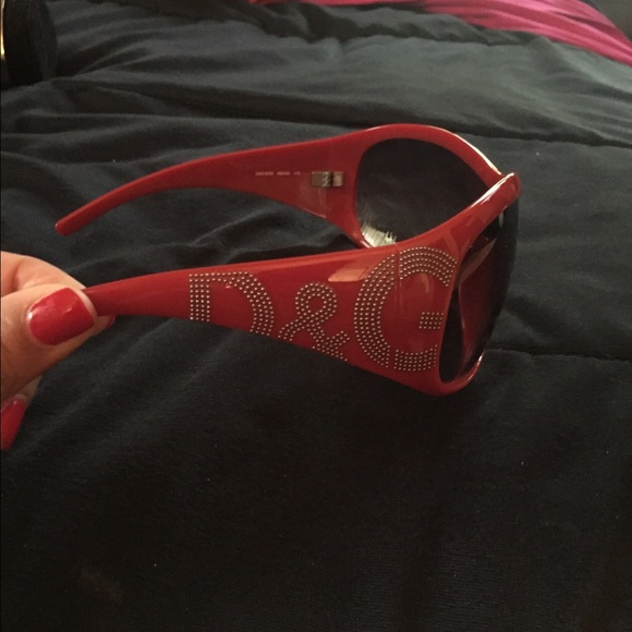 Red frame sunglasses - Picture 2 of 3