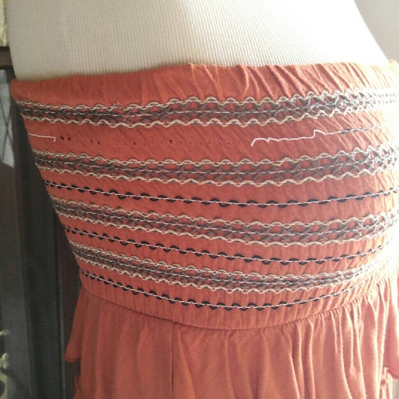 Rust Strapless Ruffled Dress with Embroidery Bust - Picture 4 of 4