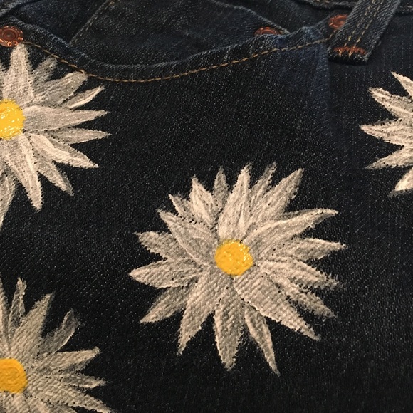 Painted Levi Daisy Shorts - Picture 2 of 4