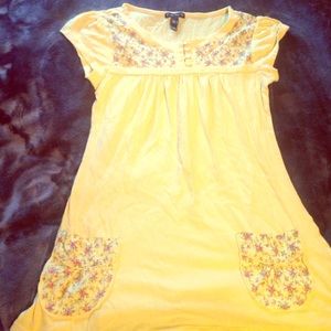Cute yellow shirt