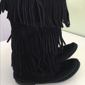 Minnetonka 3 later fringe boot