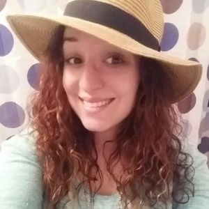 Meet your Posher, Elysa