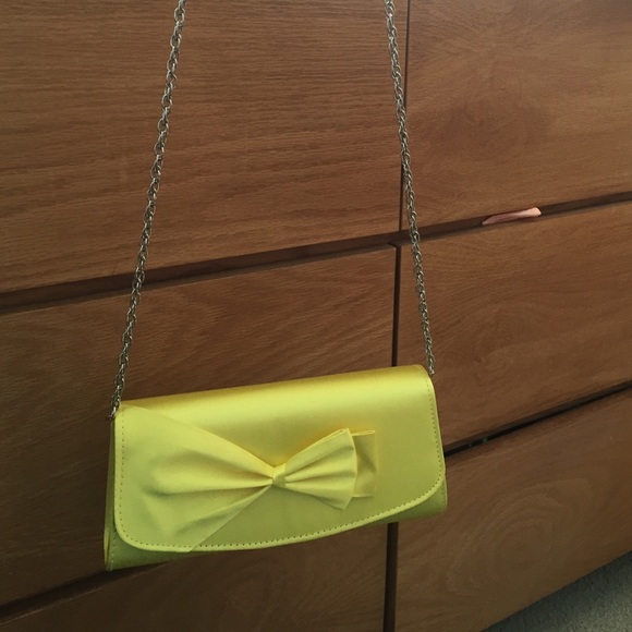 NWT☀️ yellow clutch/ dress purse ☀️