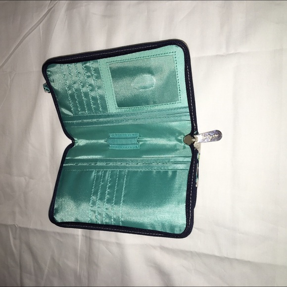 🎉🎉LOWEST PRICE🎉🎉 Thirty-One Wallet - Picture 2 of 3