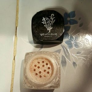 Younique loose pigment in SEXY
