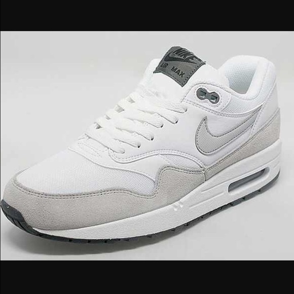 WMNS AIR MAX 1 ESSENTIAL ❤️
