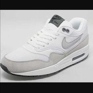 WMNS AIR MAX 1 ESSENTIAL ❤️