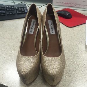 LAST CHANCE DONATING MAKE OFFER Steve Madden Heels