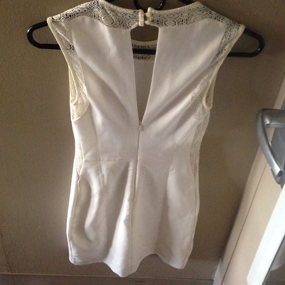 Zara white dress with a slight open back! 🌸 - Picture 2 of 4