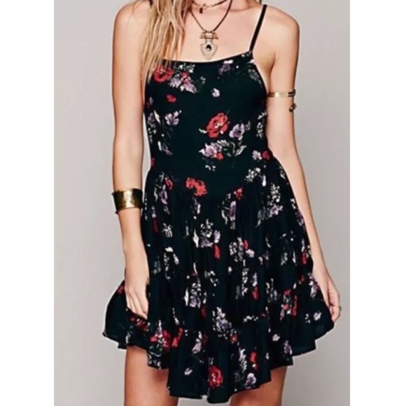 FREE PEOPLE BLACK FLORAL FESTIVAL DRESS NWT - Picture 2 of 3