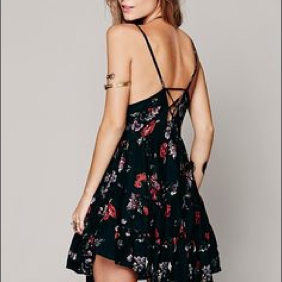 FREE PEOPLE BLACK FLORAL FESTIVAL DRESS NWT - Picture 3 of 3