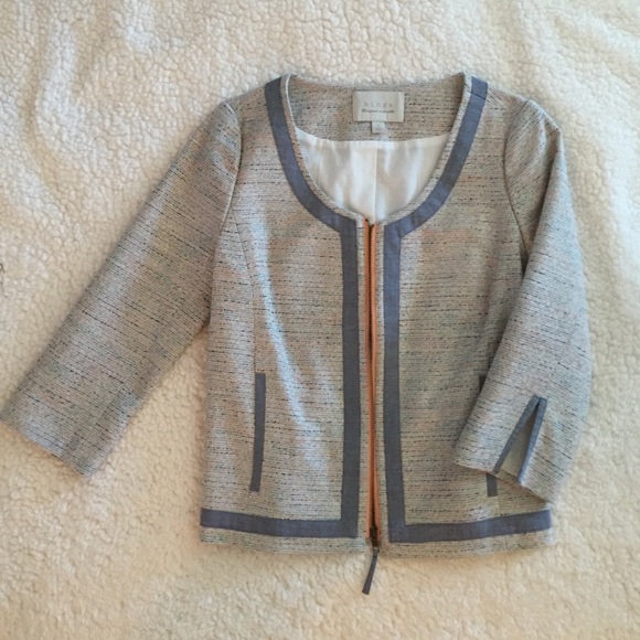 Hinge jacket