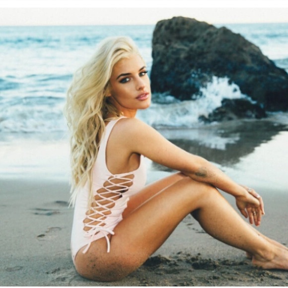 Criss cross Strappy lace up one piece swimsuit - Picture 3 of 4