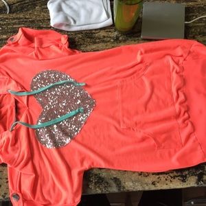 Short sleeve hoodie pullover