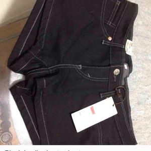 Levi's black shortie shorts