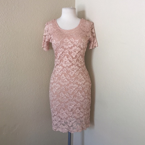 Beautiful pink dress!! 💕👑