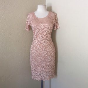 Beautiful pink dress!! 💕👑