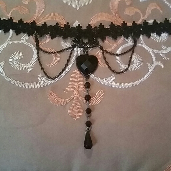 Chocker - Picture 2 of 3