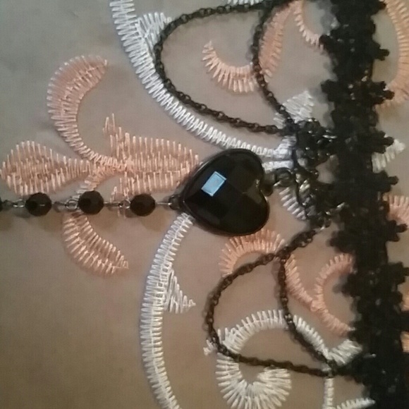 Chocker - Picture 3 of 3