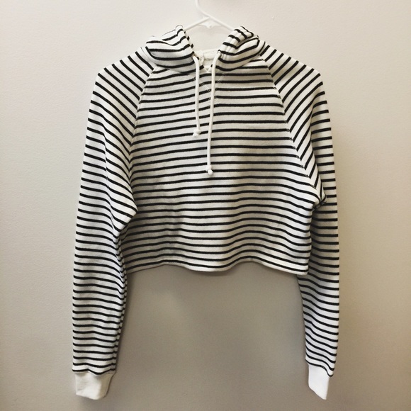 H&M Cropped Striped Sweater