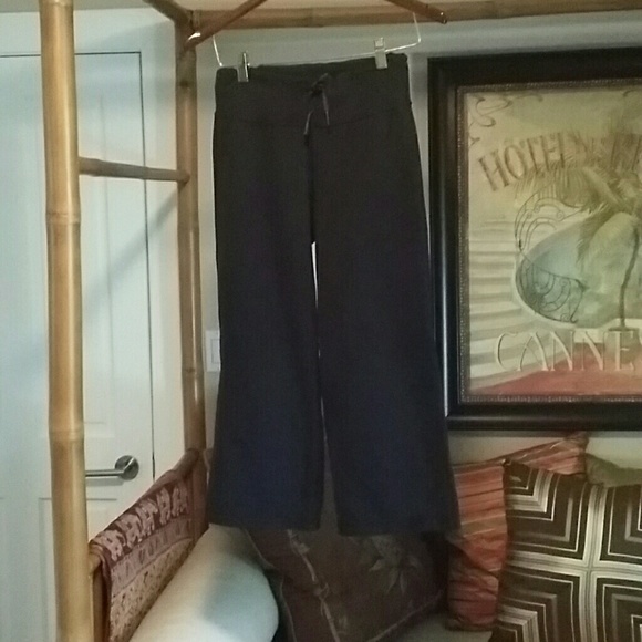 Lululemon athletica yoga pants