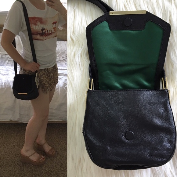 ✨FLASH SALE✨Beautiful Leather and Metal Detail Bag - Picture 4 of 4