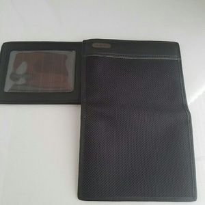Tumi Men's wallet.