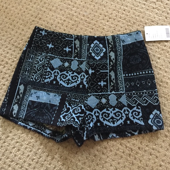 Urban Outfitters ecaté shorts NEW