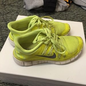 NIKES NEON RUNNING SHOES