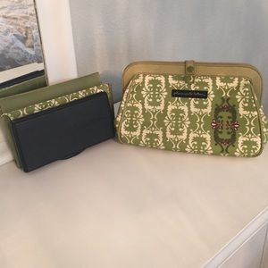Petunia pickle bottom clutch