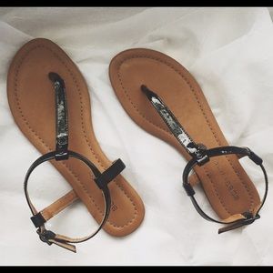 ✨BCBGeneration Thong Sandals✨