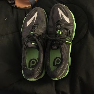 🎉Final Price Drop🎉Black and green tennis shoes