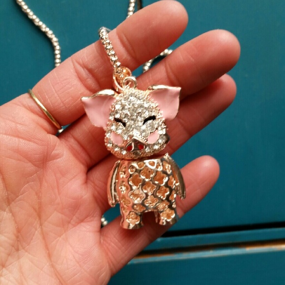 final markdown! Betsey Johnson piglet necklace - Picture 2 of 2