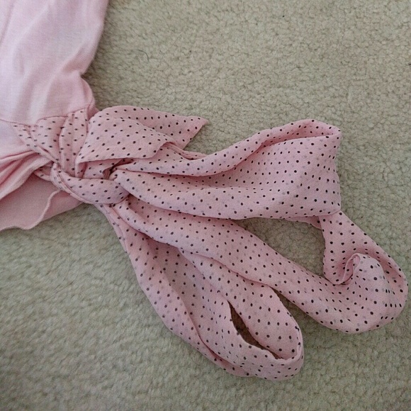 Pink top with bow - Picture 2 of 2