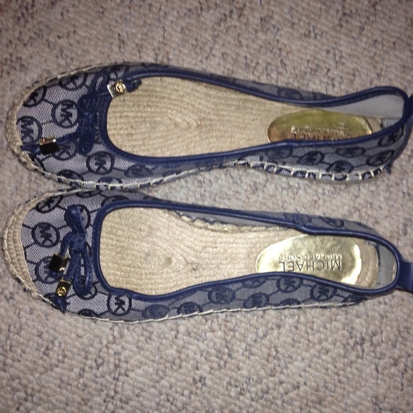Authentic MK flats, 8.5