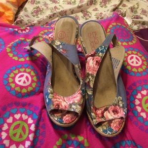 Floral Wedges🌸