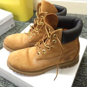 BASICALLY LIKE NEW TIMBS!!!