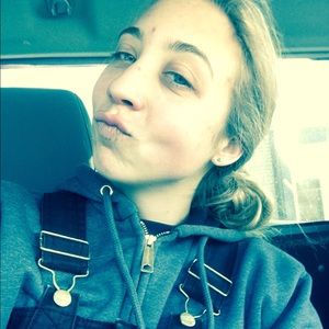 Meet your Posher, Danielle