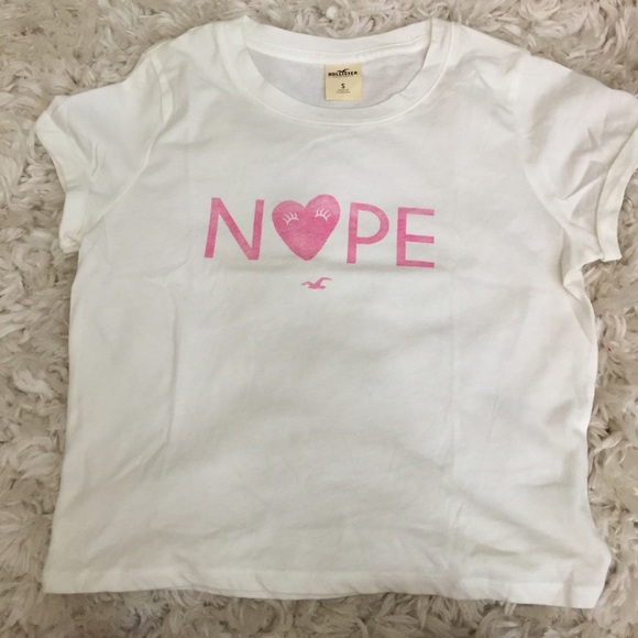 hollister "nope" graphic crop top