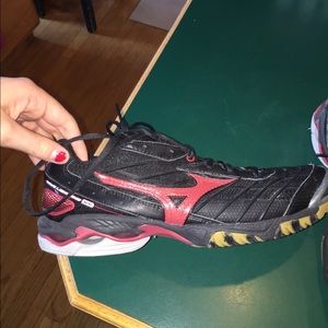 Black women's volleyball shoes - size 11