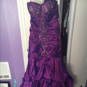 Prom dress - size 8. NEVER BEEN WORN.