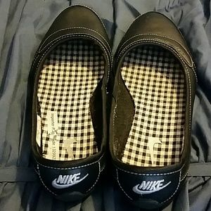Nike slip on size 5.5
