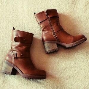 Mudd Shoes - Barely Worn Chunky Brown Boots Mudd Shoes - Barely Worn Chunky Brown Boots
