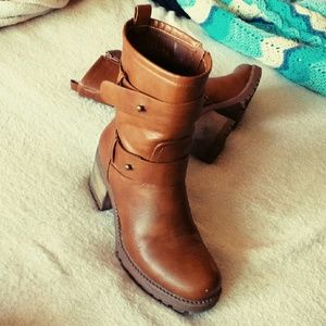 Mudd Shoes - Barely Worn Chunky Brown Boots Mudd Shoes - Barely Worn Chunky Brown Boots