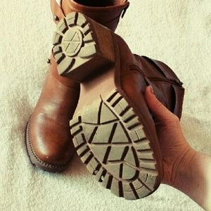 Mudd Shoes - Barely Worn Chunky Brown Boots Mudd Shoes - Barely Worn Chunky Brown Boots