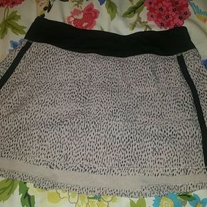 Lululemon Cheetah running skirts 6 tall