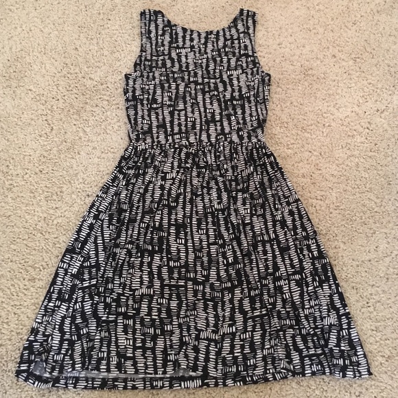 ‼️CLEARANCE‼️ Aqua black and white dress size M - Picture 3 of 4