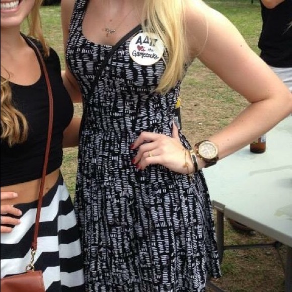 ‼️CLEARANCE‼️ Aqua black and white dress size M - Picture 4 of 4