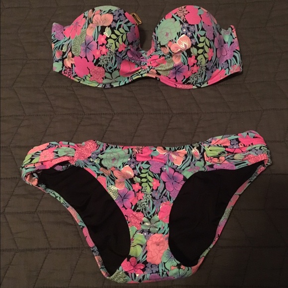 Victoria's Secret size 32c bikini top/Small bottom