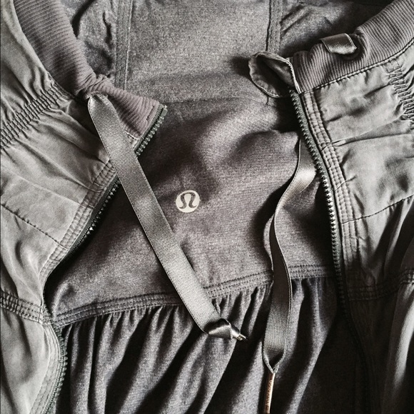 Lululemon reversible jacket - Picture 2 of 5